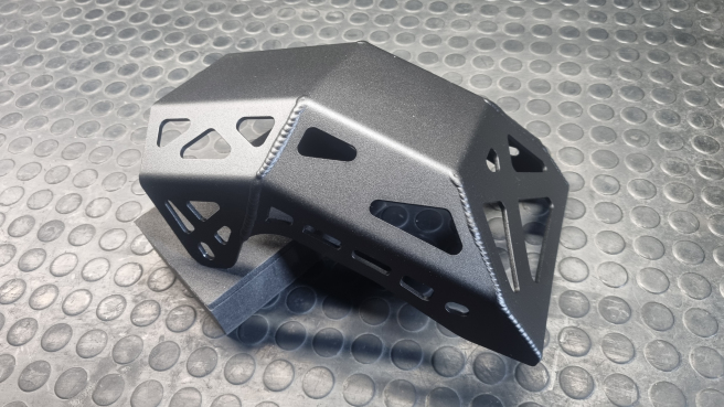 Wzmocniona osłona silnika SurRon Light Bee czarna