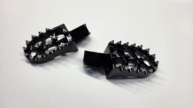 Podnóżki pegi SurRon Light Bee